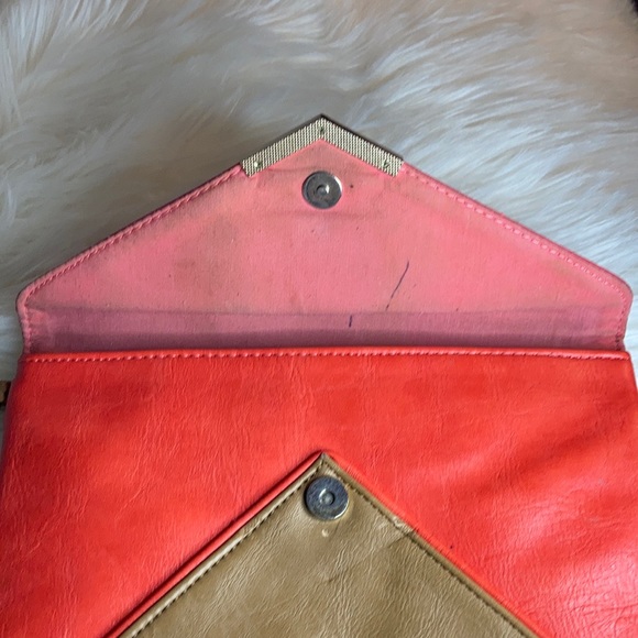 Express envelope chained clutch wristlet handbag - Picture 8 of 14